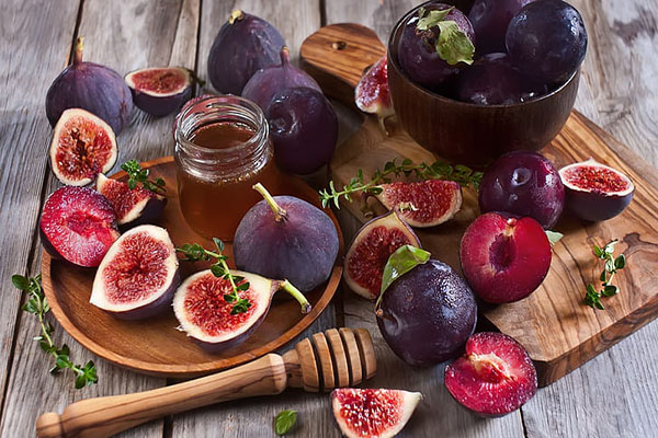 figs and a jar of fis jam